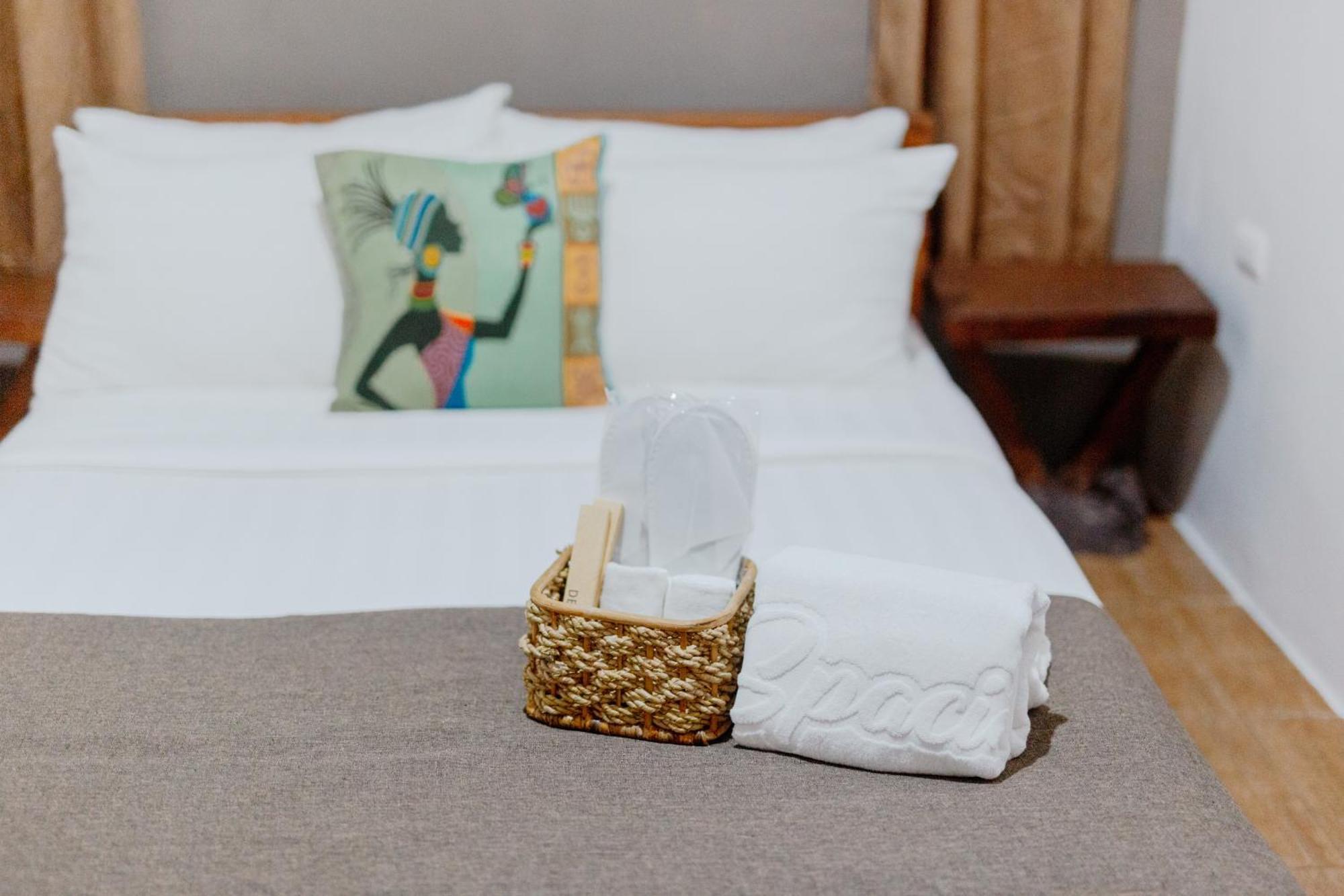 Spacio Caliraya Bed & Breakfast Lumban Екстериор снимка