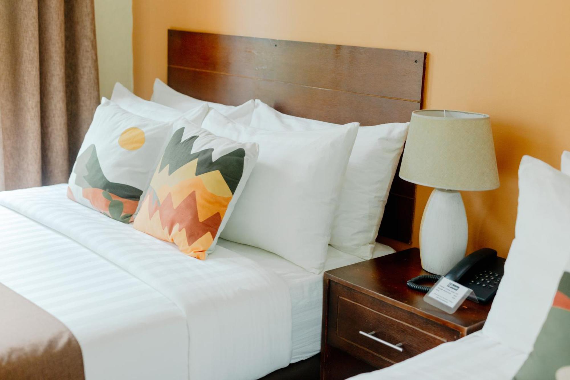Spacio Caliraya Bed & Breakfast Lumban Екстериор снимка