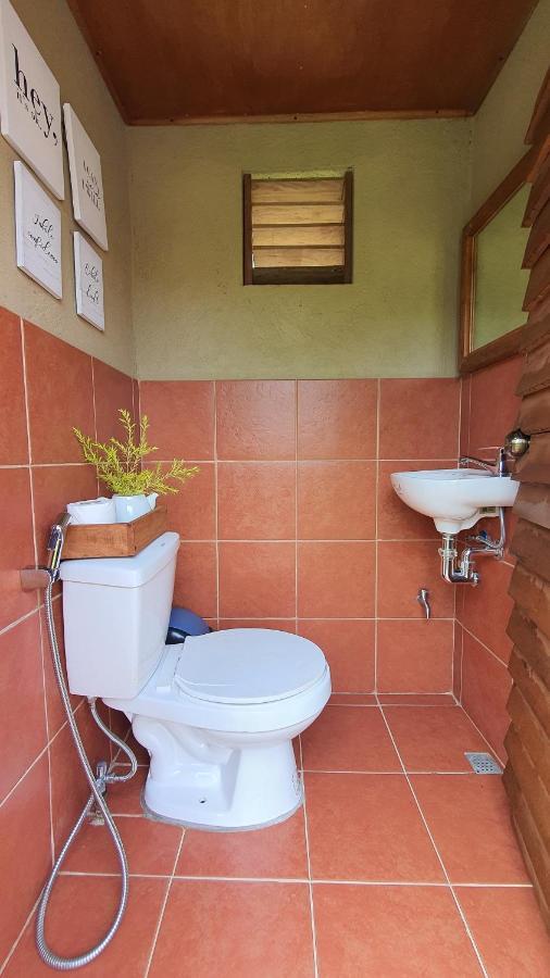 Spacio Caliraya Bed & Breakfast Lumban Екстериор снимка